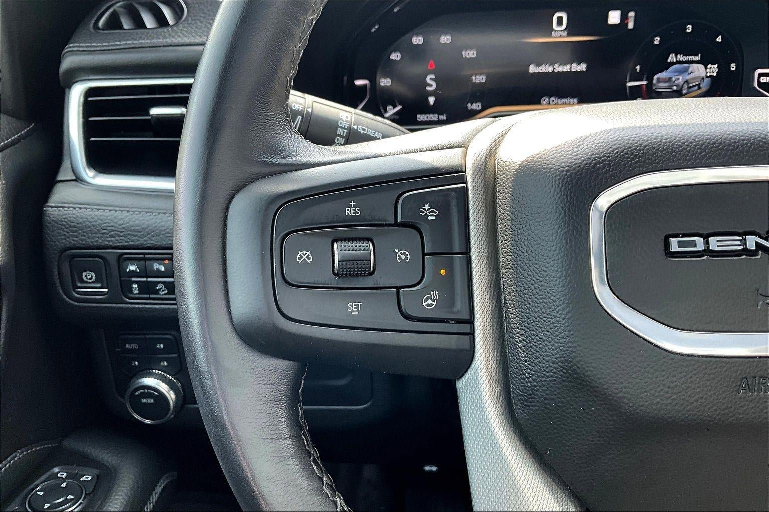 Used 2022 GMC Yukon XL Denali AWD/4WD image 16