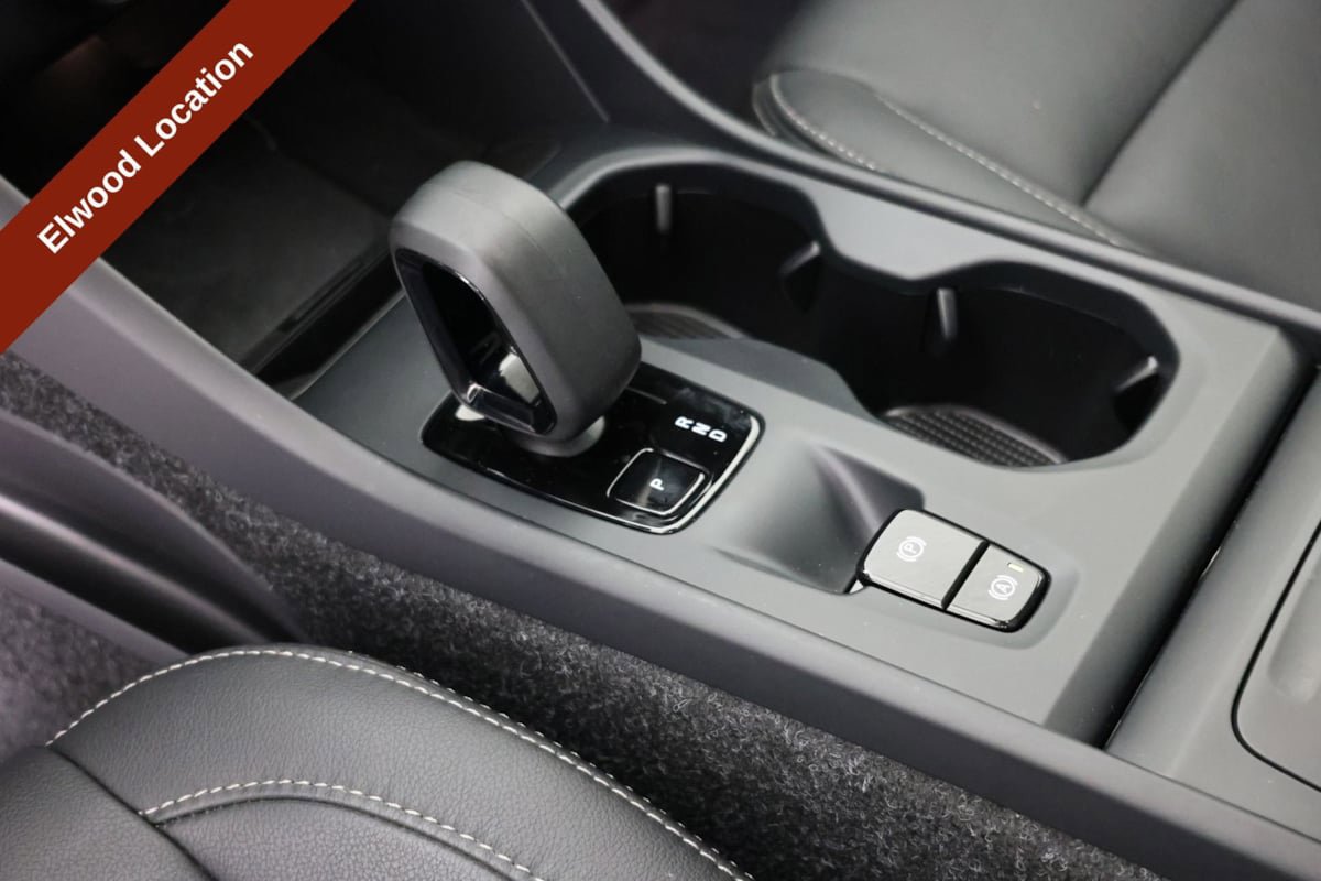 Used 2025 Volvo XC40 B5 Core AWD/4WD image 6