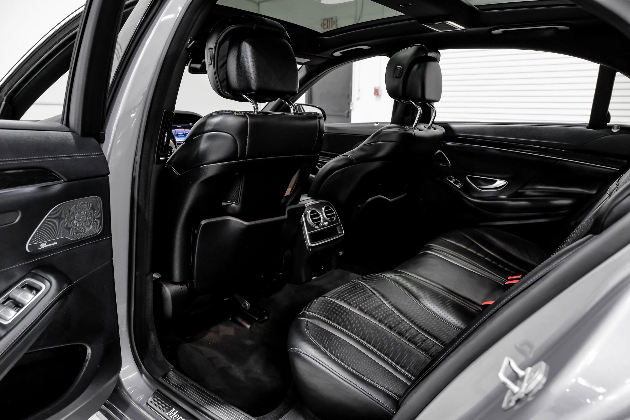 Used 2015 Mercedes-Benz S 550 Sedan w/ Sport Package w/ Sport Package image 44