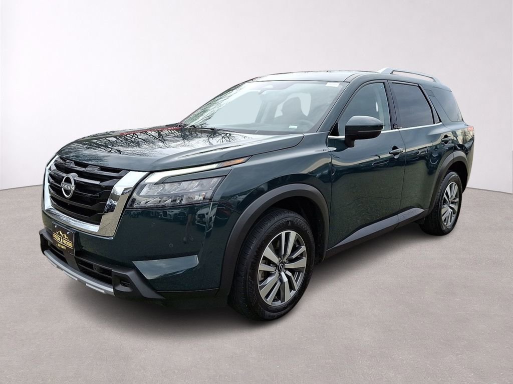 Used 2025 Nissan Pathfinder SL AWD/4WD image 3