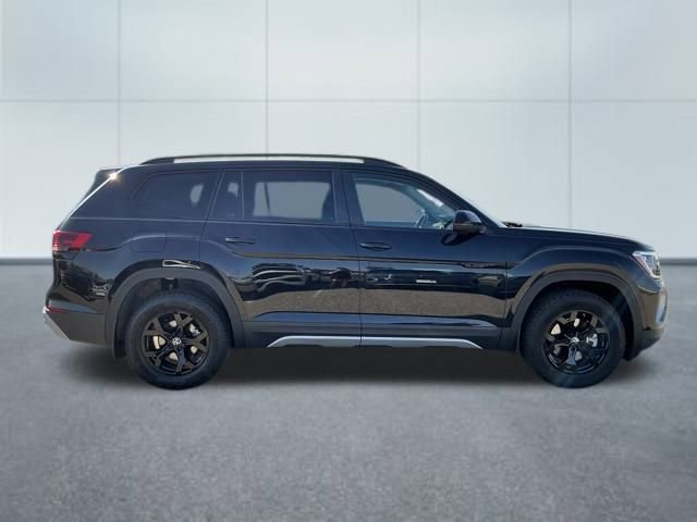 New 2026 Volkswagen Atlas Peak Edition image 3
