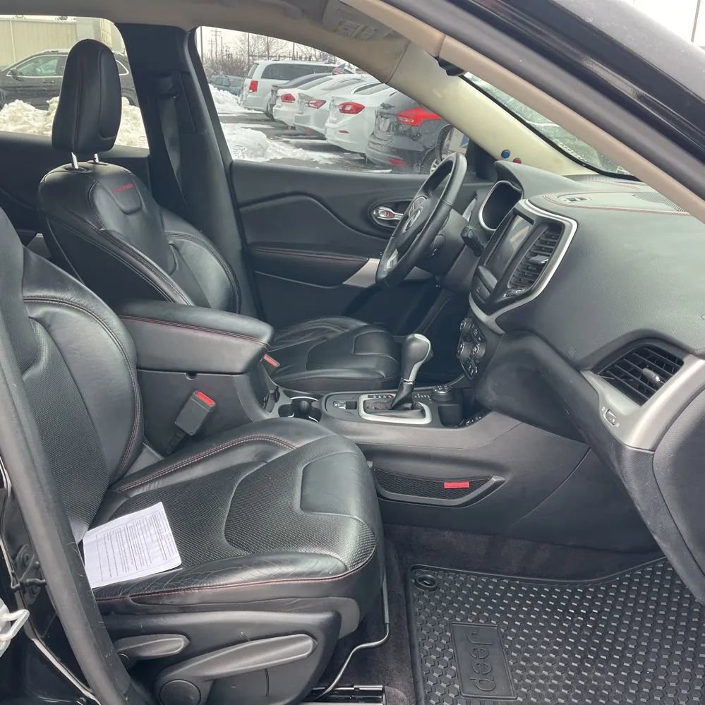 Used 2017 Jeep Cherokee Trailhawk image 11