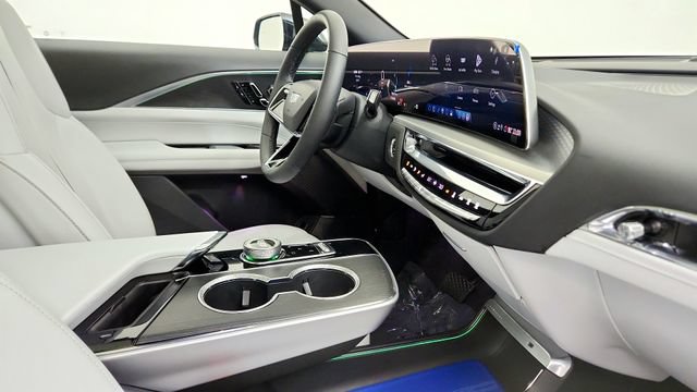 Used 2025 Cadillac Lyriq Luxury AWD/4WD image 36