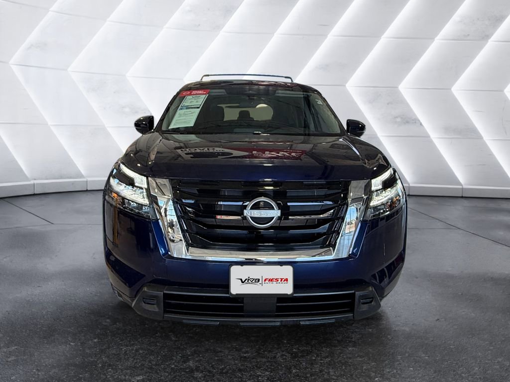 Used 2025 Nissan Pathfinder SV image 2