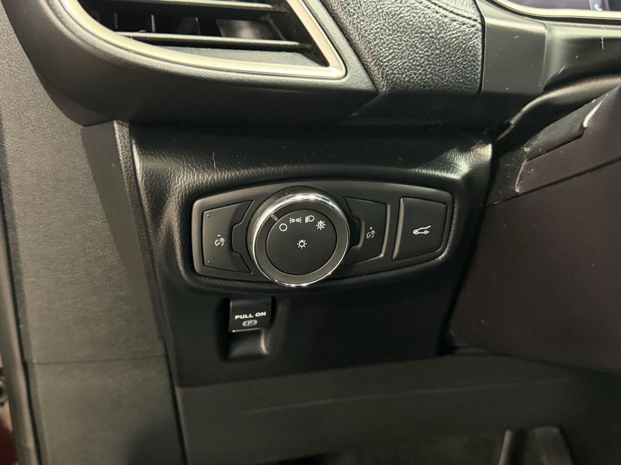 Used 2018 Lincoln MKX Reserve w/ Driver Assistance Package AWD/4WD image 38