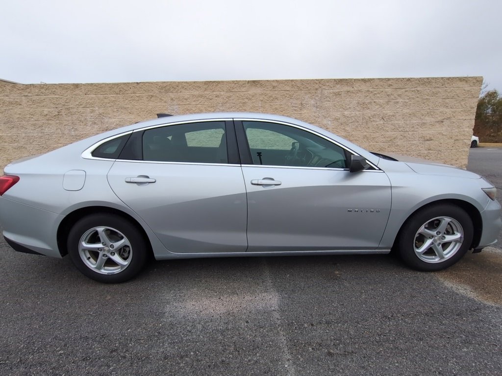 Used 2018 Chevrolet Malibu LS image 2