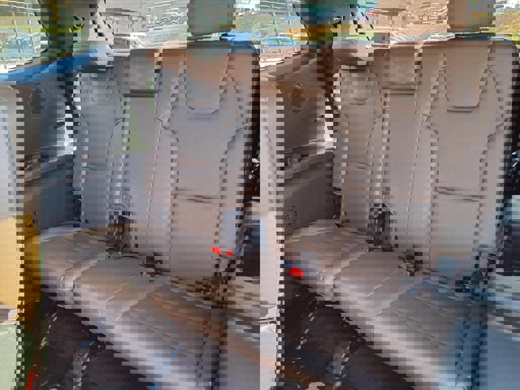 Used 2022 Kia Telluride SX w/ SX Prestige Package image 9