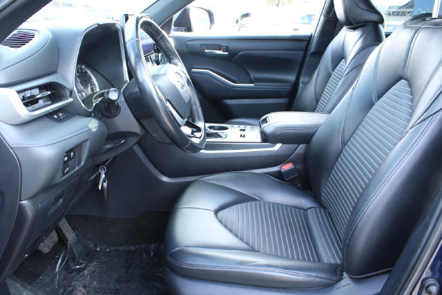 Used 2024 Toyota Highlander XSE FWD image 29