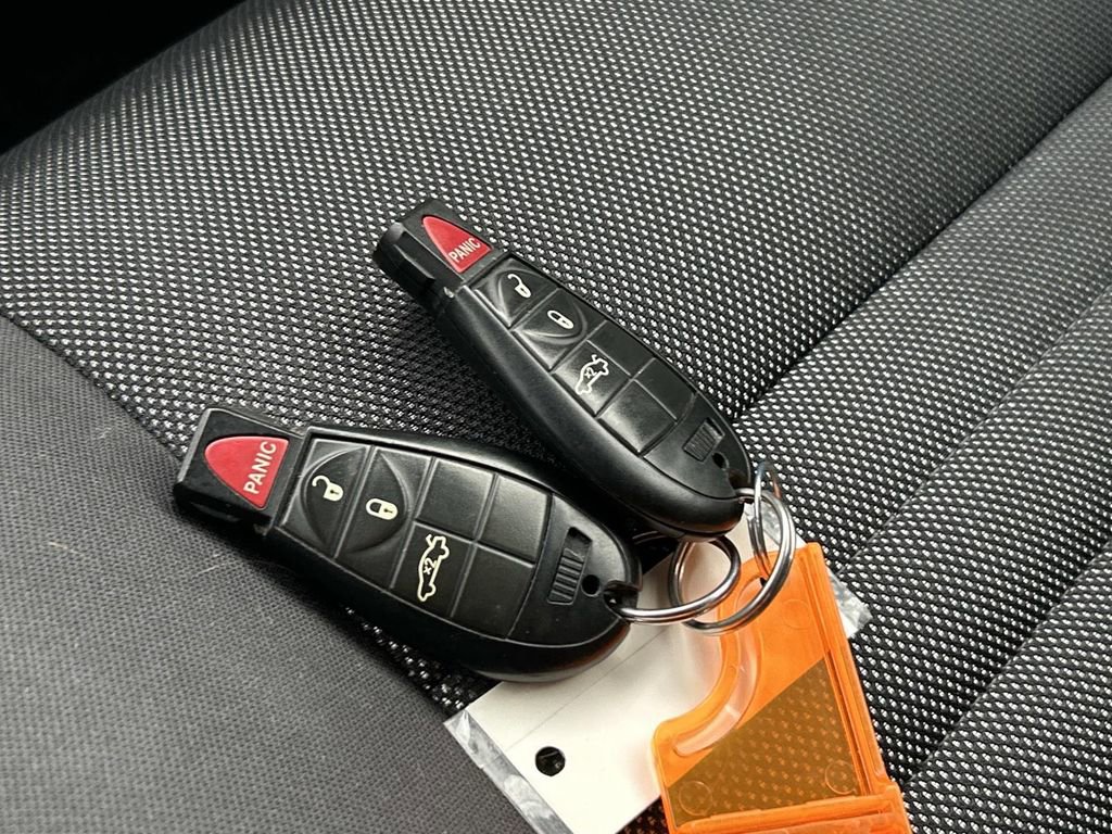 Used 2013 Dodge Challenger R/T image 25