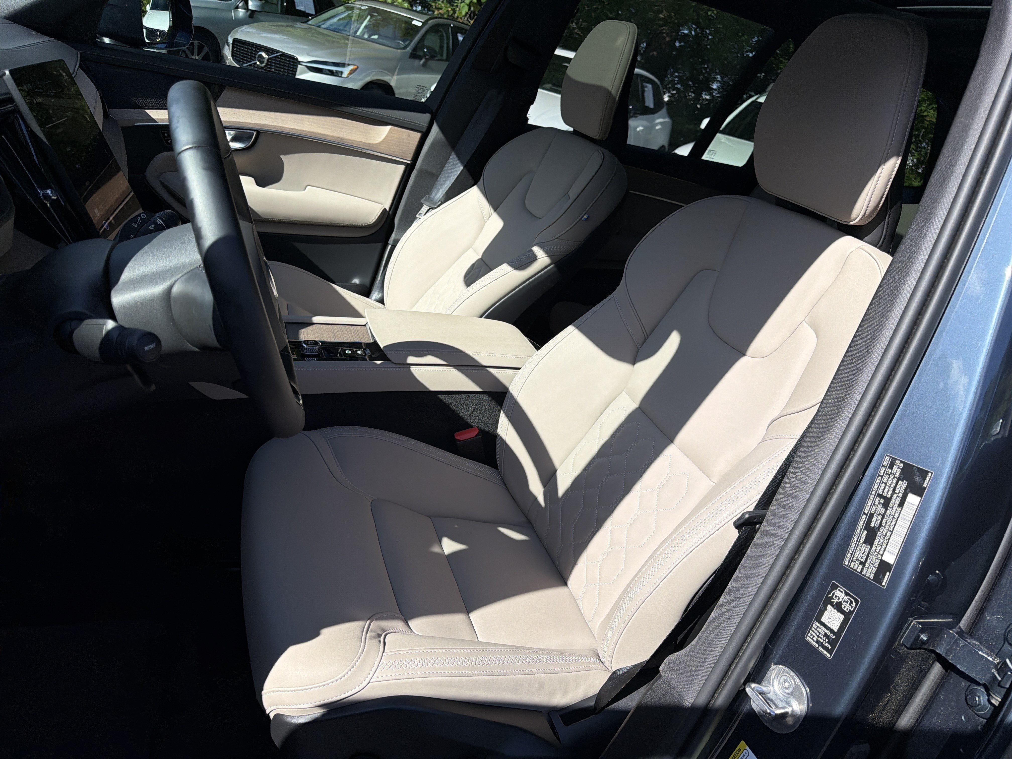Certified 2026 Volvo XC90 B6 Plus w/ Protection Package Premier AWD/4WD image 16