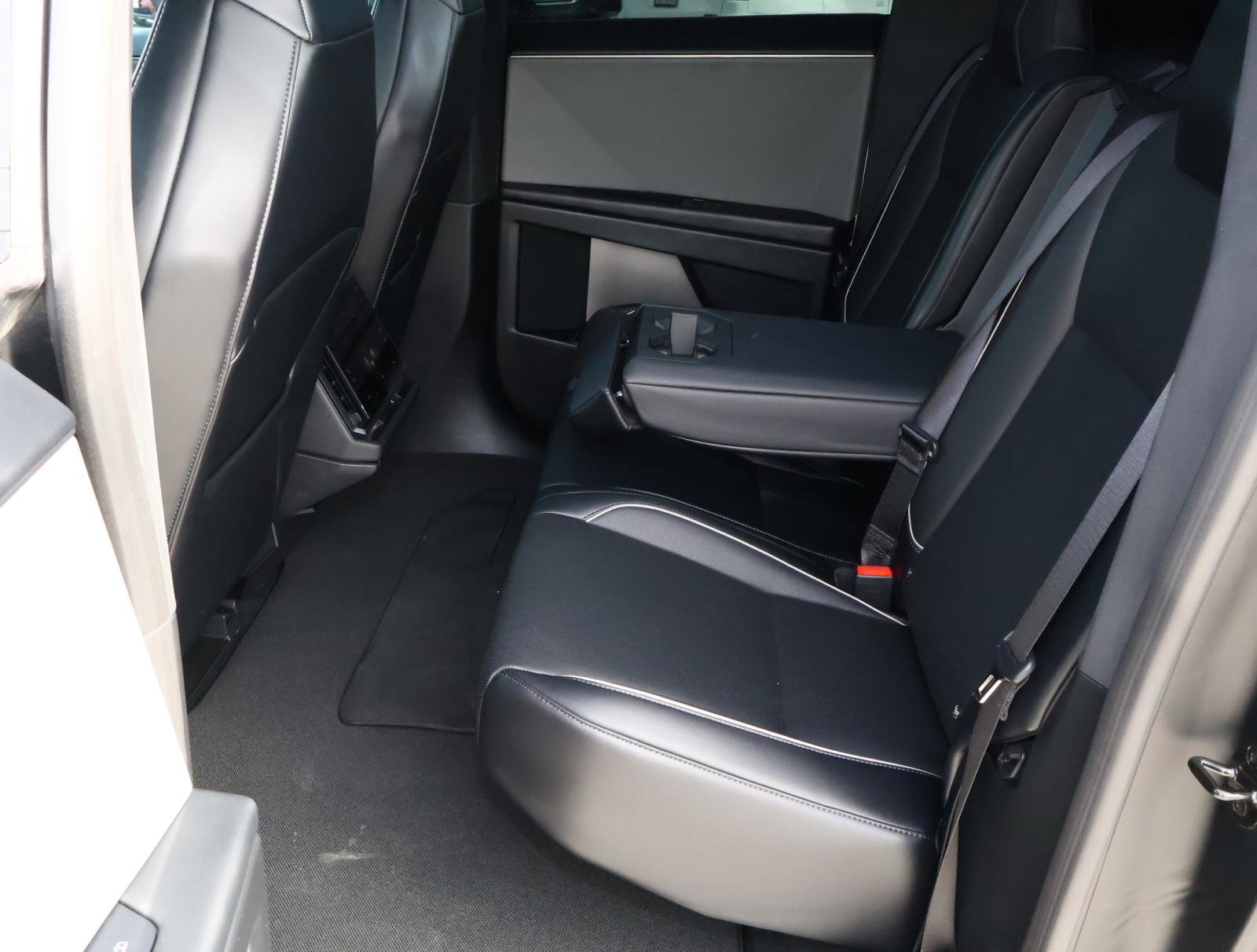 Used 2024 Tesla Cybertruck AWD Crew Cab image 19