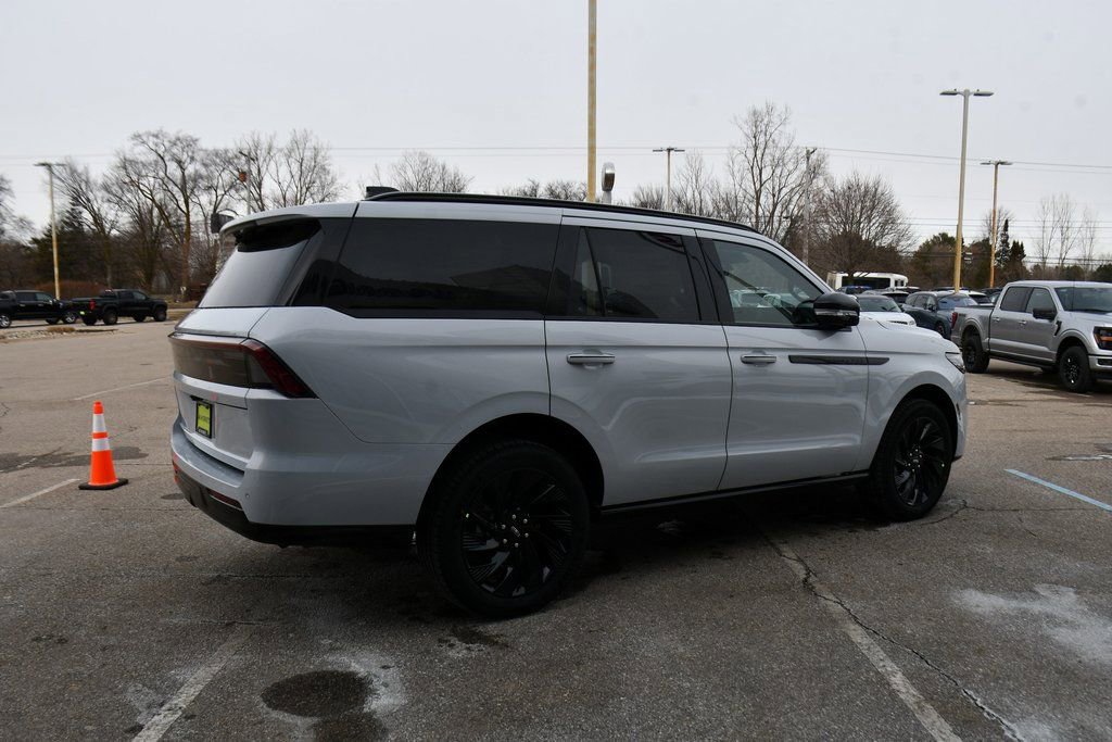 New 2026 Lincoln Navigator Reserve w/ Jet Appearance Package AWD/4WD image 7