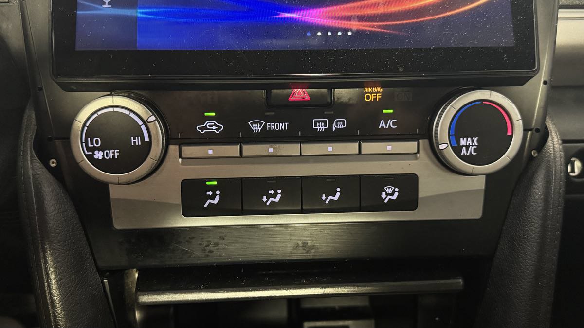 Used 2014 Toyota Camry SE FWD image 22
