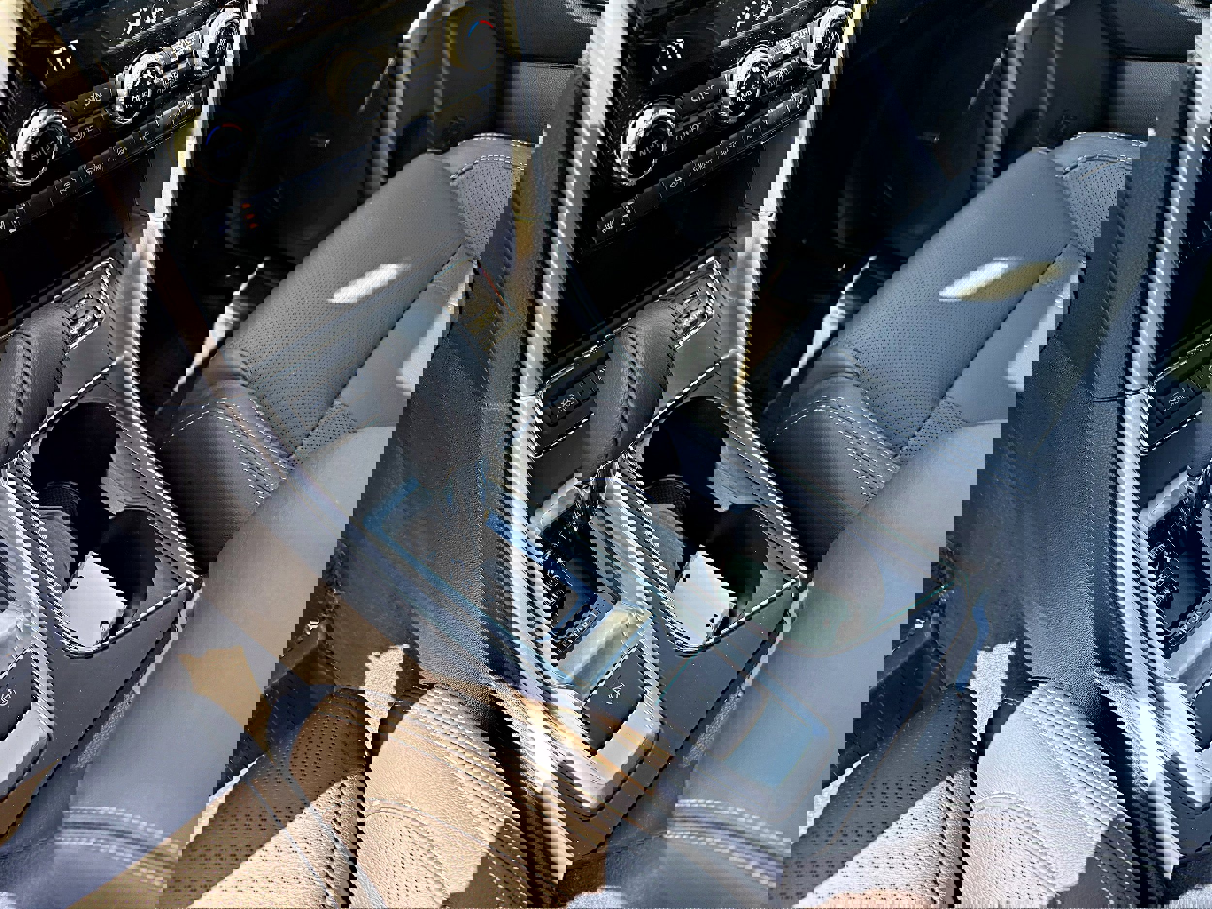 Used 2022 Subaru Ascent Limited w/ Technology Package image 19