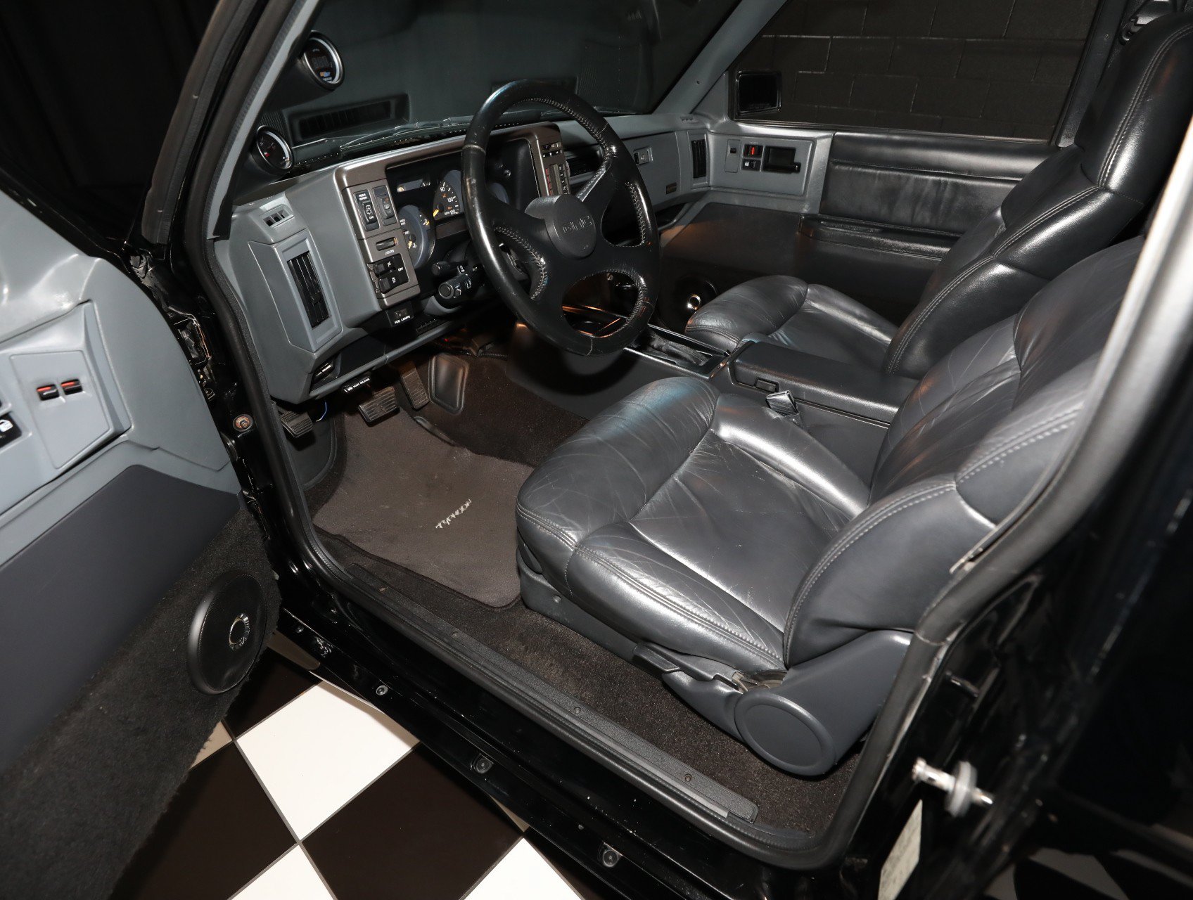 Used 1993 GMC Typhoon AWD/4WD image 3