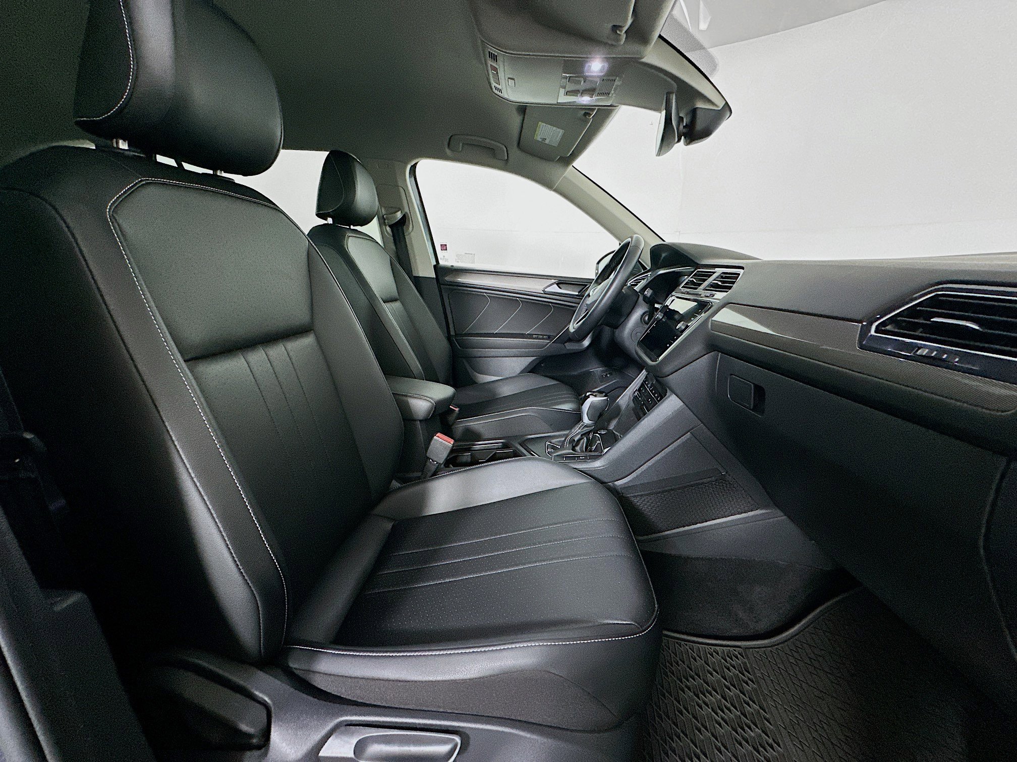 Used 2023 Volkswagen Tiguan SE image 30