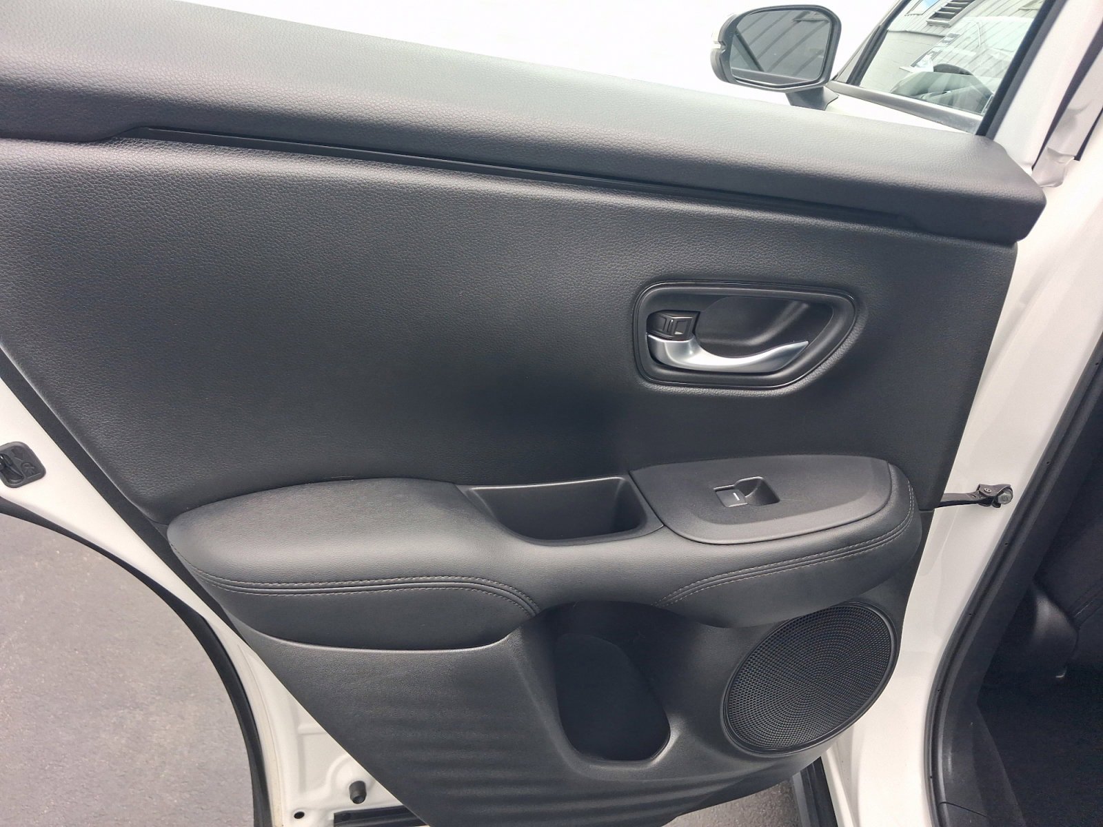 Used 2023 Honda HR-V LX image 19