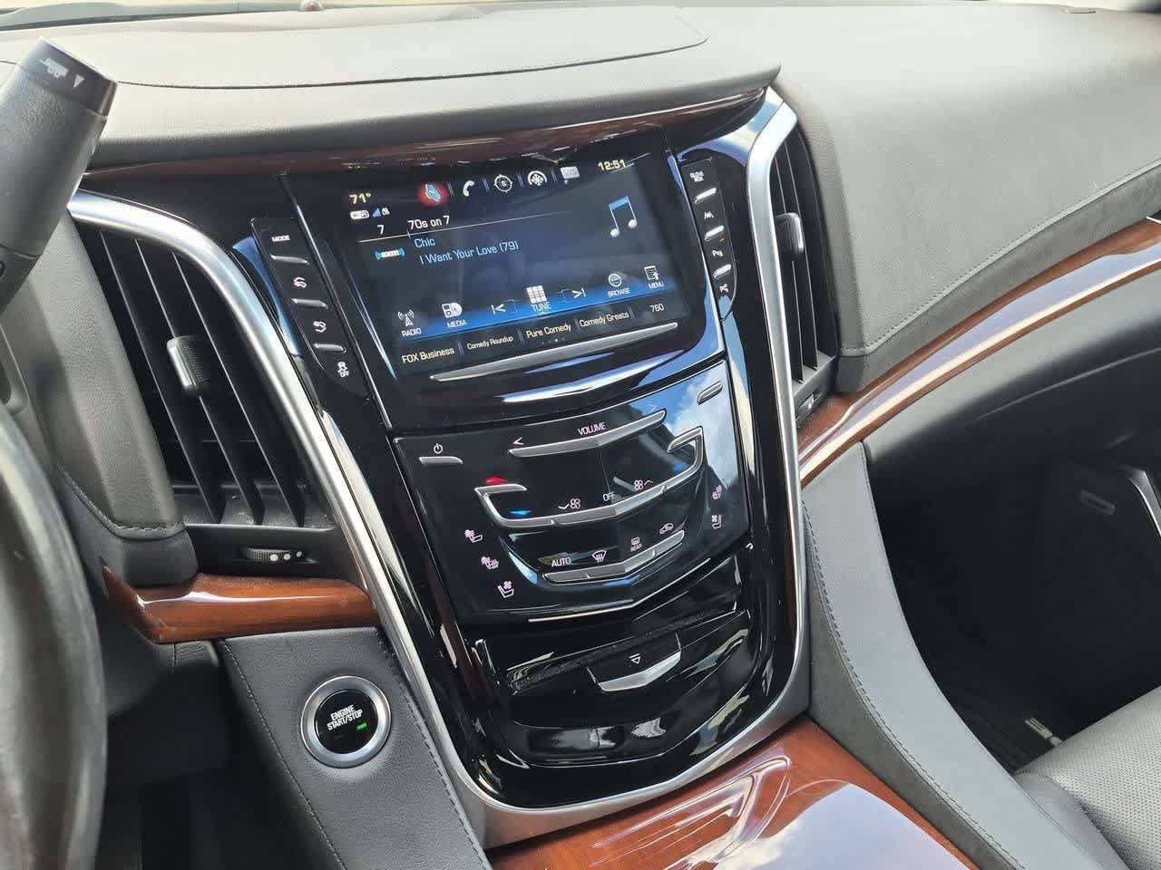 Used 2019 Cadillac Escalade Premium Luxury w/ LPO, Radiant Package AWD/4WD image 28
