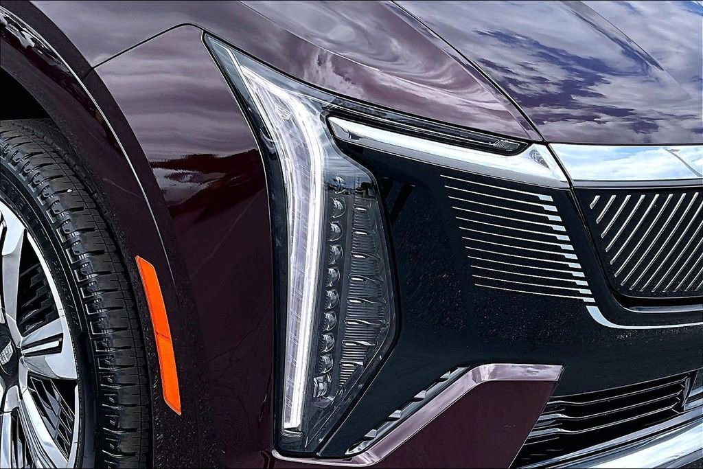 Certified 2025 Cadillac Escalade IQ Luxury 2 w/ LPO, Premium Carpet Package AWD/4WD image 32