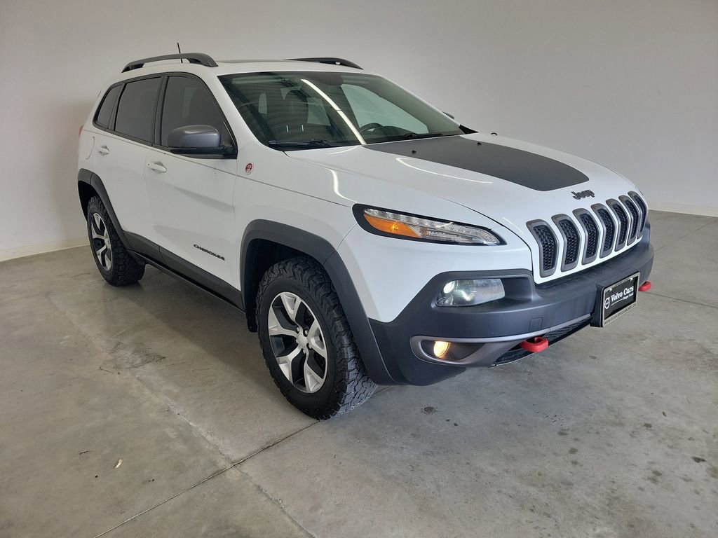 Used 2017 Jeep Cherokee Trailhawk image 4