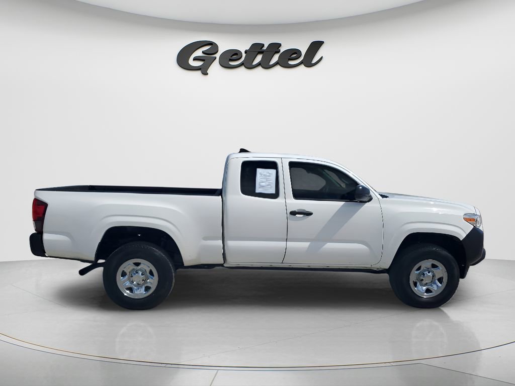 Used 2018 Toyota Tacoma SR image 4