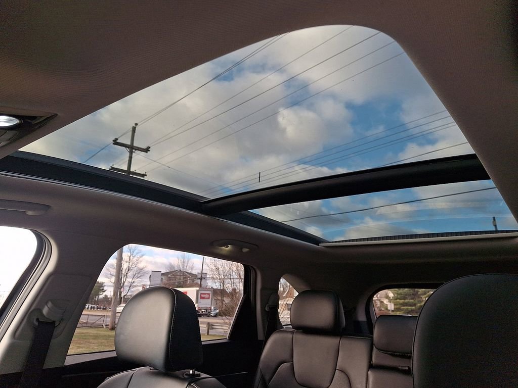 Certified 2022 Kia Sorento S w/ Panoramic Sunroof Package image 14