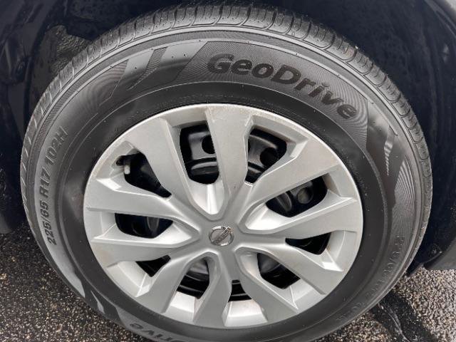 Used 2020 Nissan Rogue S image 33