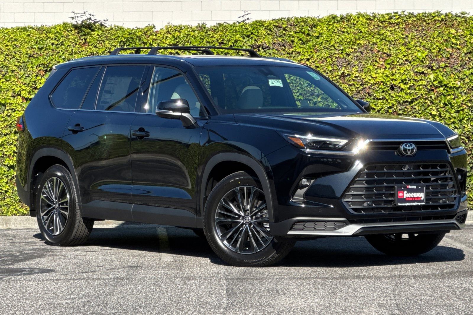 New 2026 Toyota Grand Highlander AWD Hybrid image 2