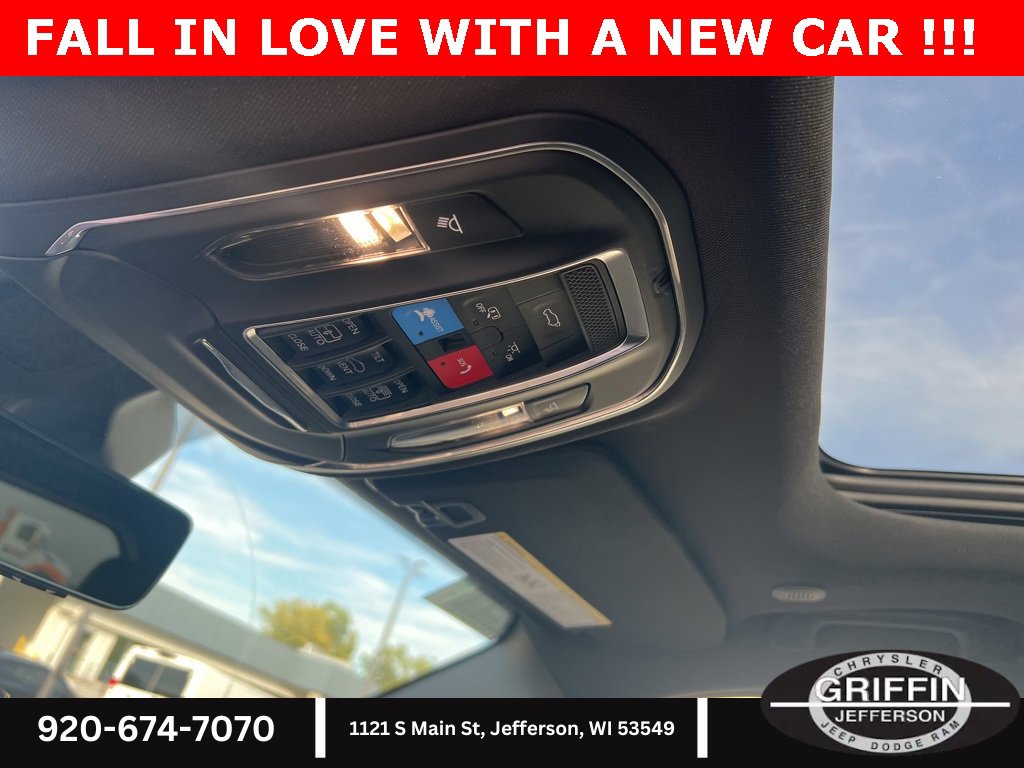 New 2025 Jeep Grand Cherokee Limited w/ Luxury Tech Group II image 22