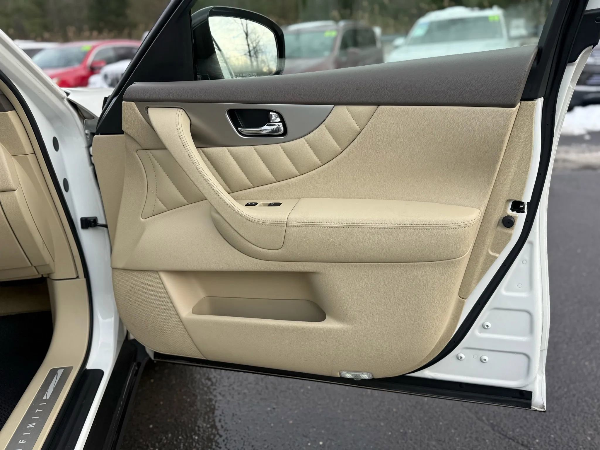 Used 2016 INFINITI QX70 3.7 Sport Utility 4D w/ Premium Package image 18