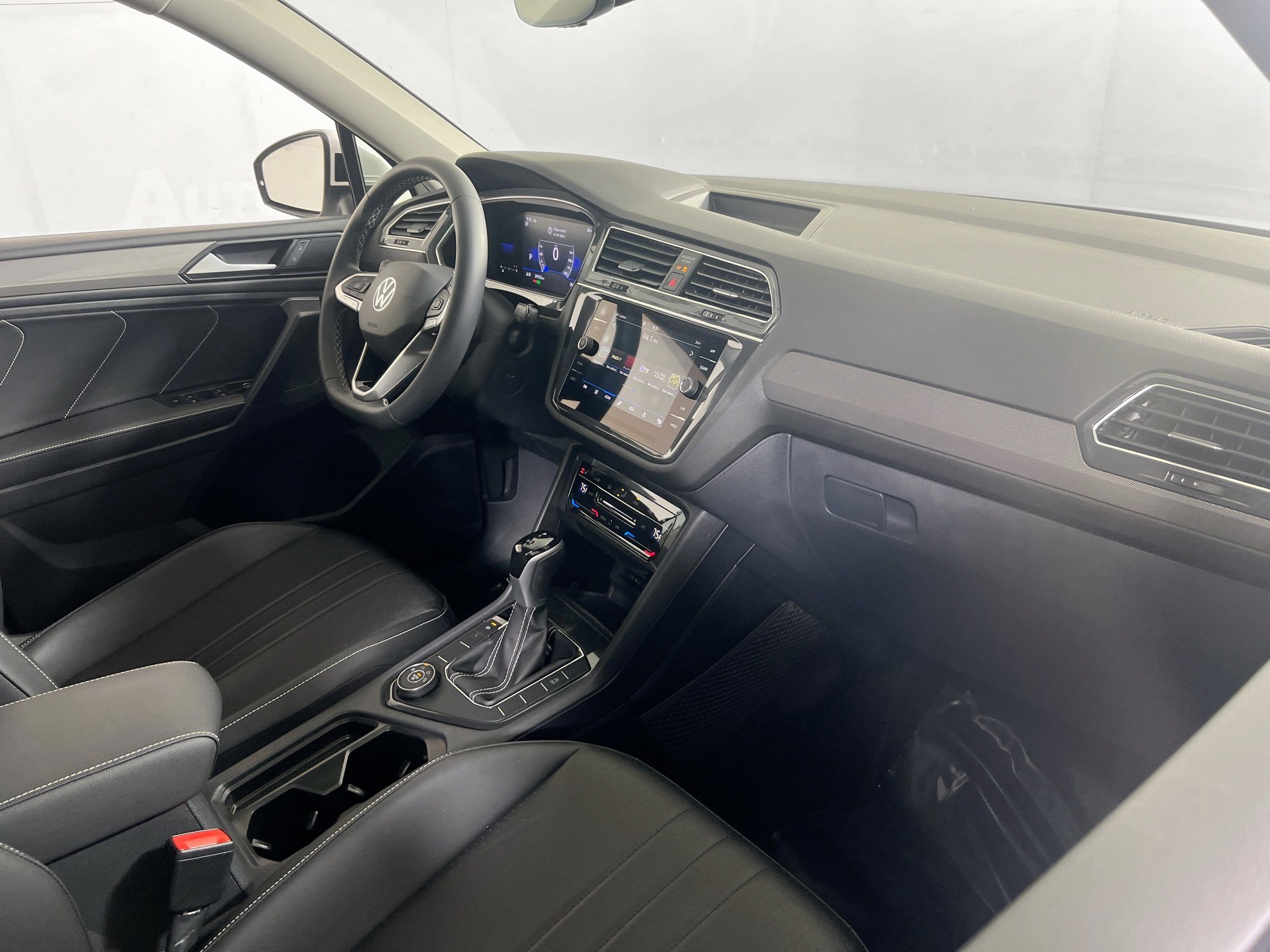 Used 2023 Volkswagen Tiguan SE image 28