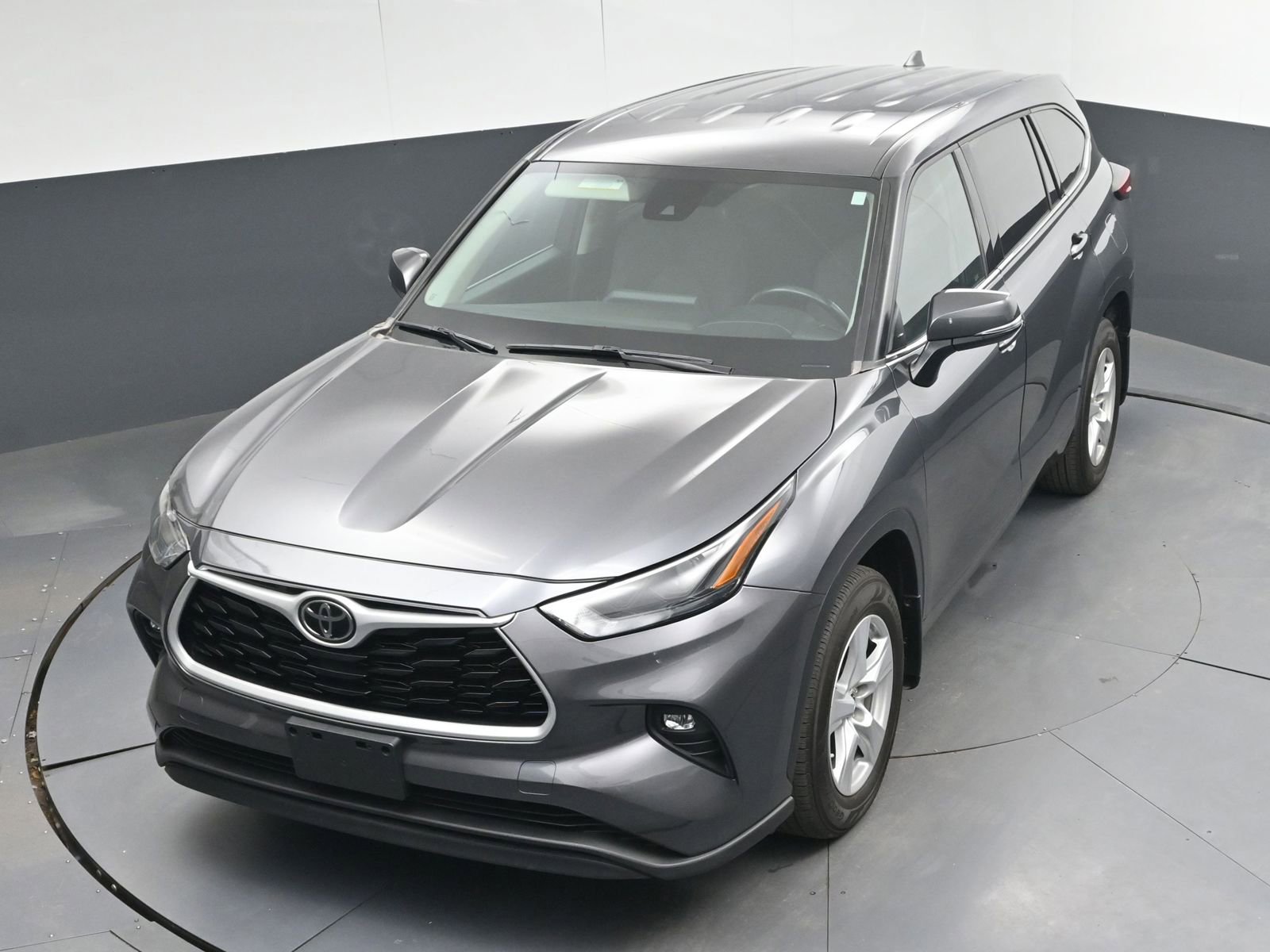 Used 2022 Toyota Highlander LE image 30