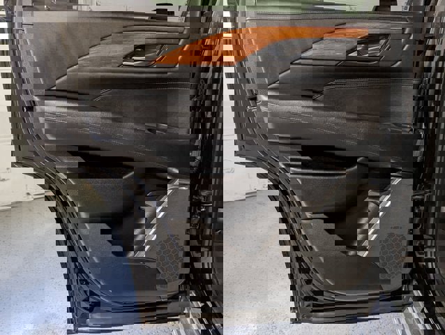 Used 2016 Cadillac Escalade Luxury image 19