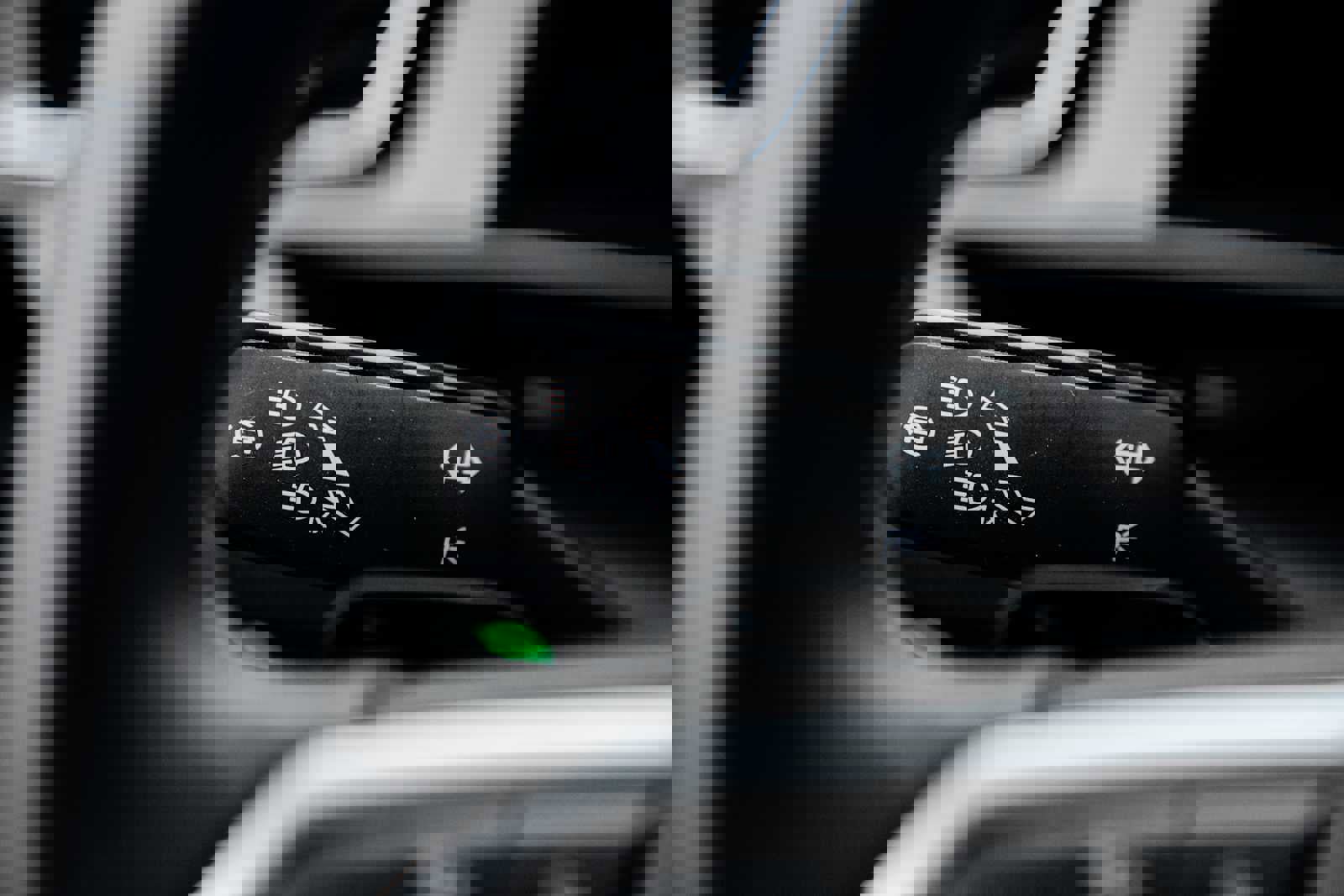 Used 2024 Volkswagen Atlas Cross Sport SE image 28