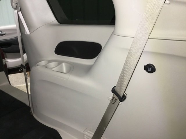 Used 2023 Chrysler Pacifica Touring-L image 41