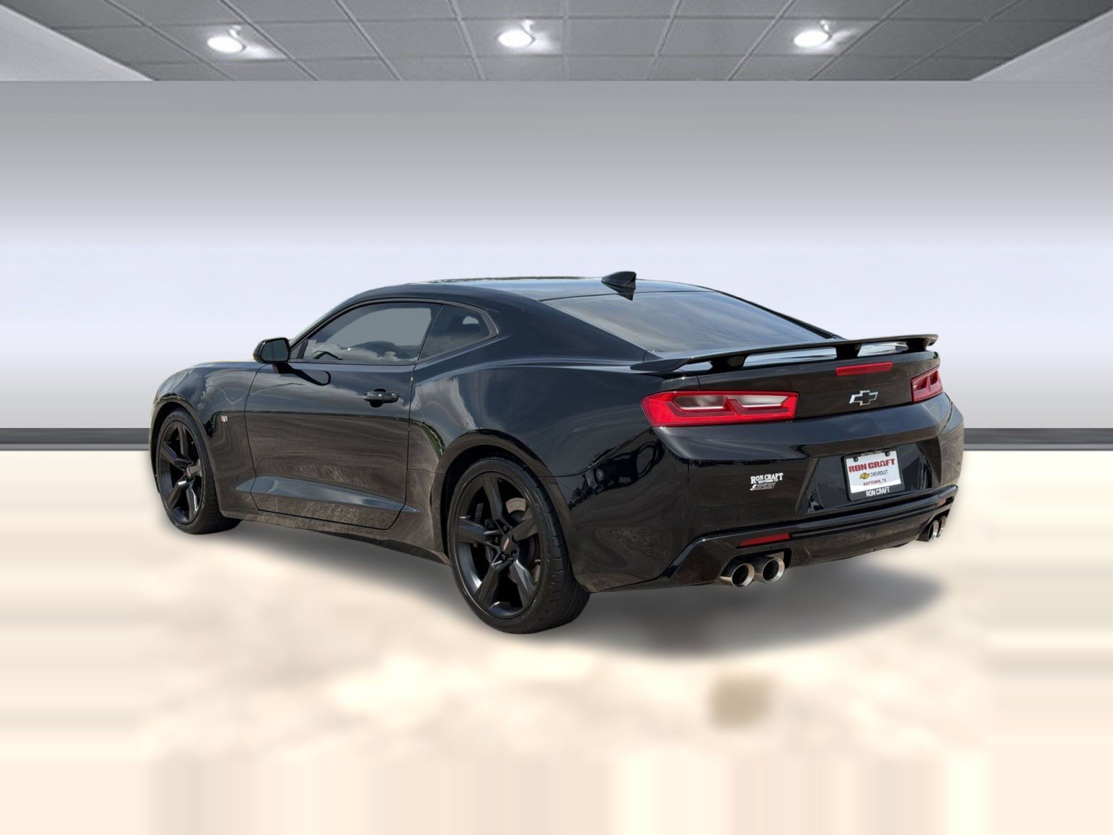 Used 2018 Chevrolet Camaro SS RWD image 3