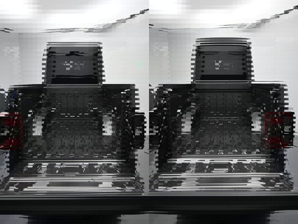 New 2025 Jeep Gladiator Mojave image 24