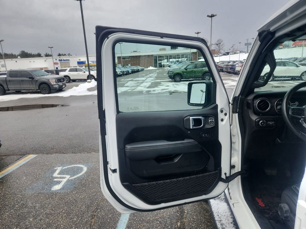 Used 2021 Jeep Wrangler Unlimited Sahara image 11