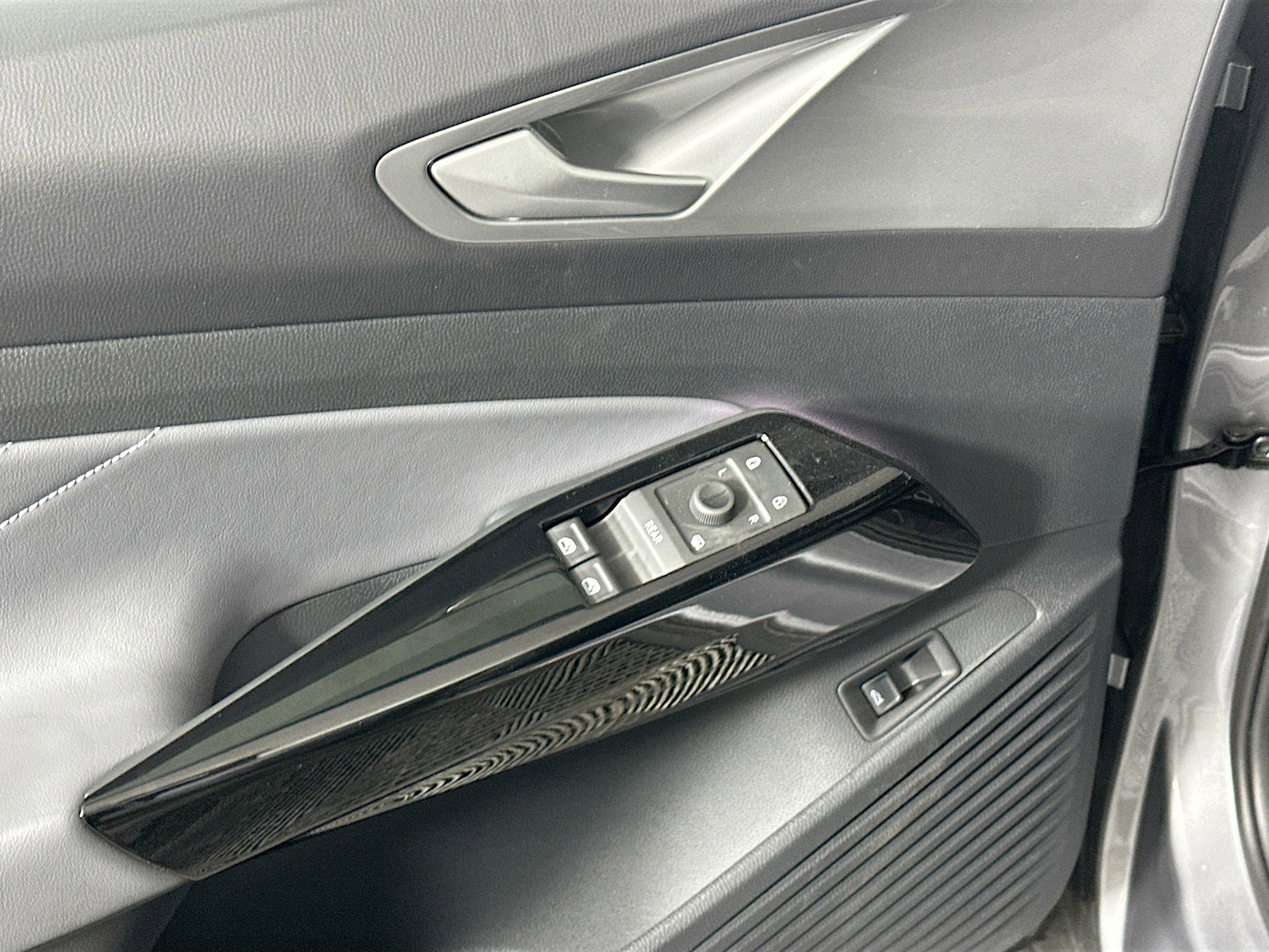 Used 2024 Volkswagen ID.4 S RWD image 15