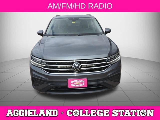 Used 2023 Volkswagen Tiguan SE w/ Panoramic Sunroof Package FWD image 9