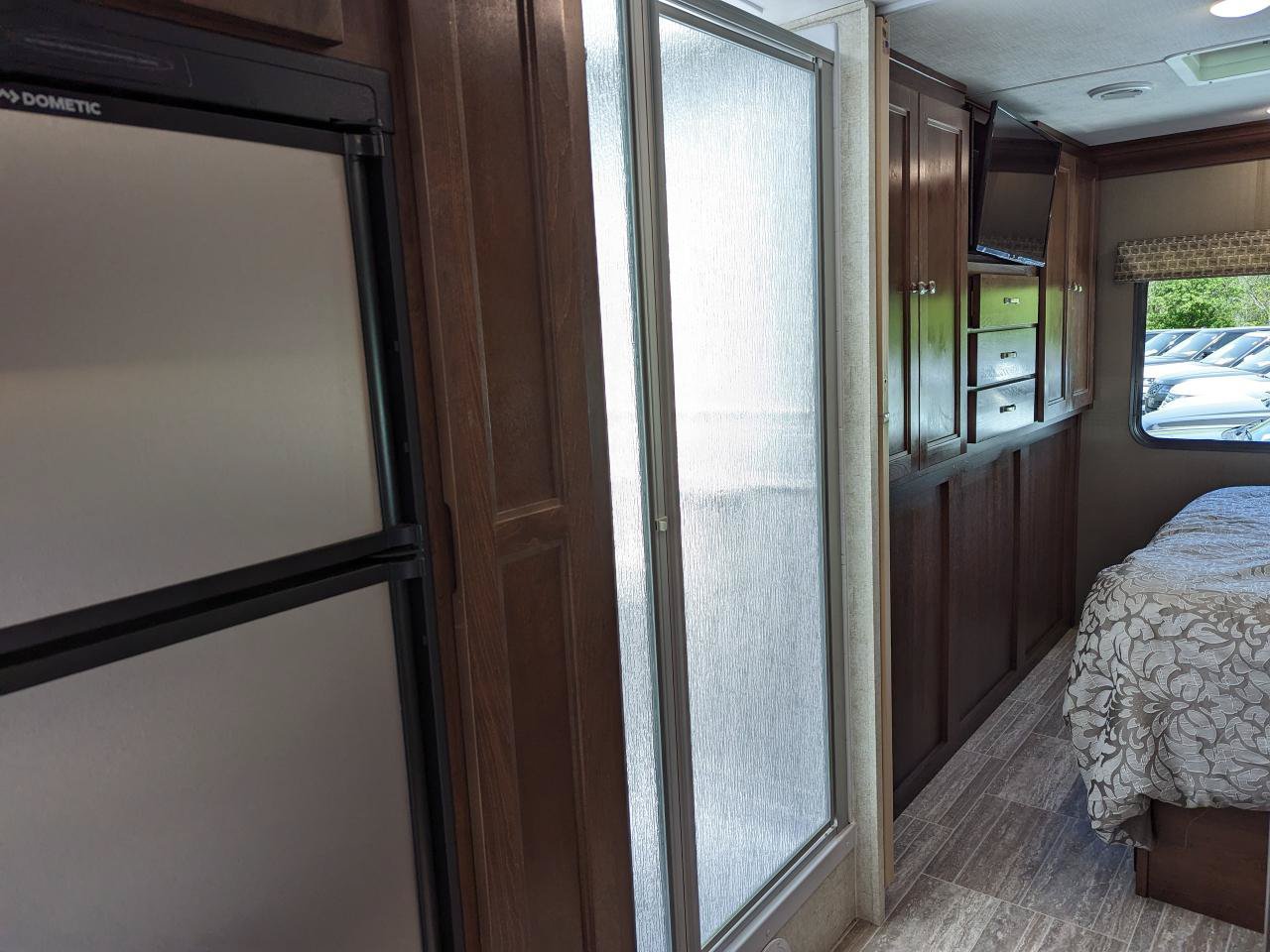 Used 2019 Chevrolet Express 4500 w/ RV Package RWD image 78