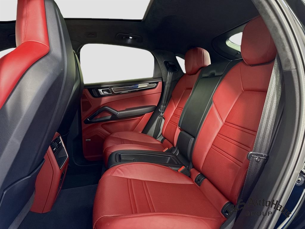 Used 2022 Porsche Cayenne GTS AWD/4WD image 28