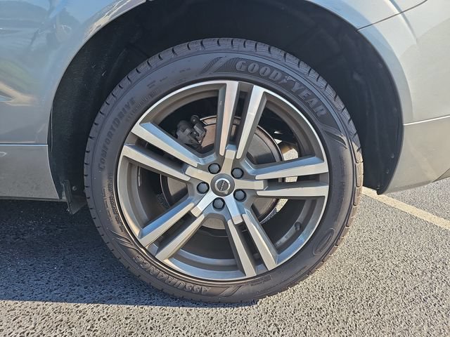 Used 2019 Volvo XC60 T6 Momentum w/ Multimedia Package AWD/4WD image 9