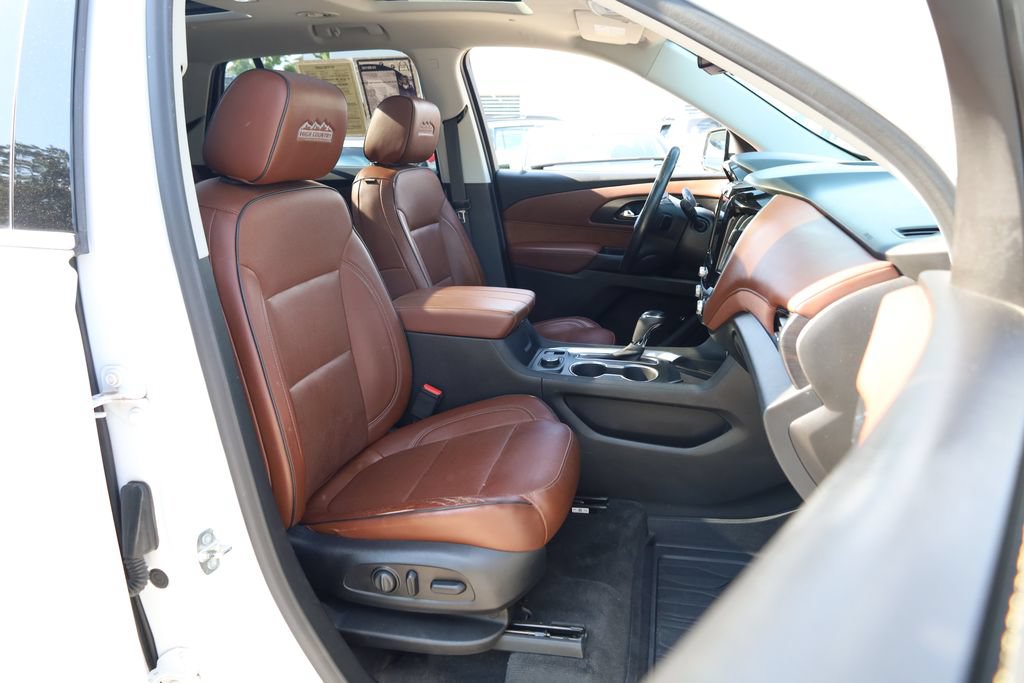 Used 2020 Chevrolet Traverse High Country w/ LPO, Floor Liner Package AWD/4WD image 25
