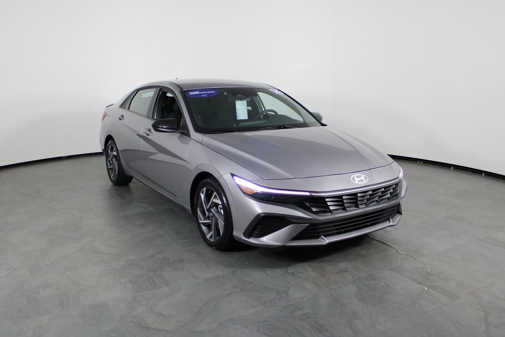 Certified 2025 Hyundai Elantra Sport image 11