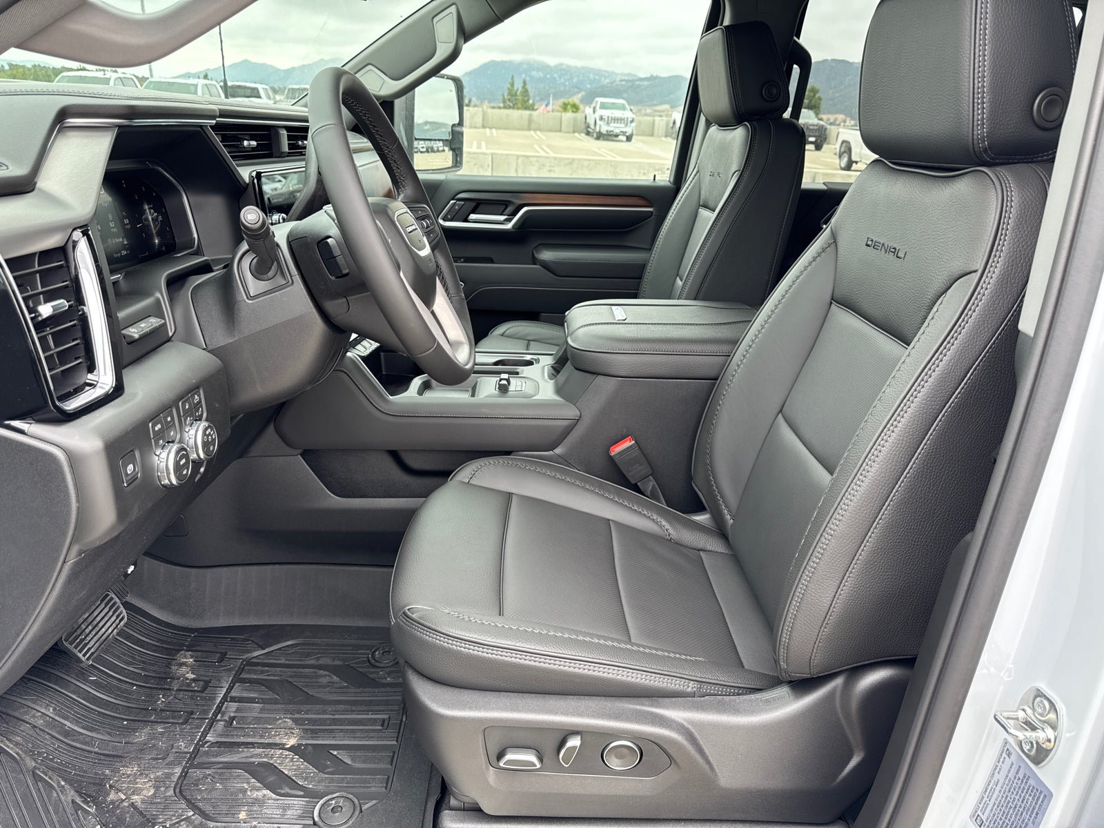 New 2026 GMC Sierra 2500 Denali w/ Denali Reserve Package AWD/4WD image 31