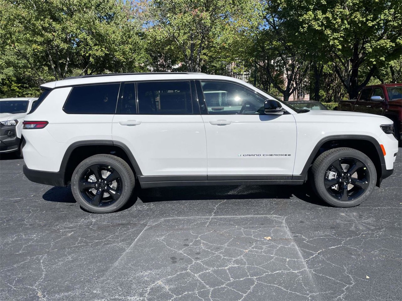 New 2025 Jeep Grand Cherokee L Altitude image 10