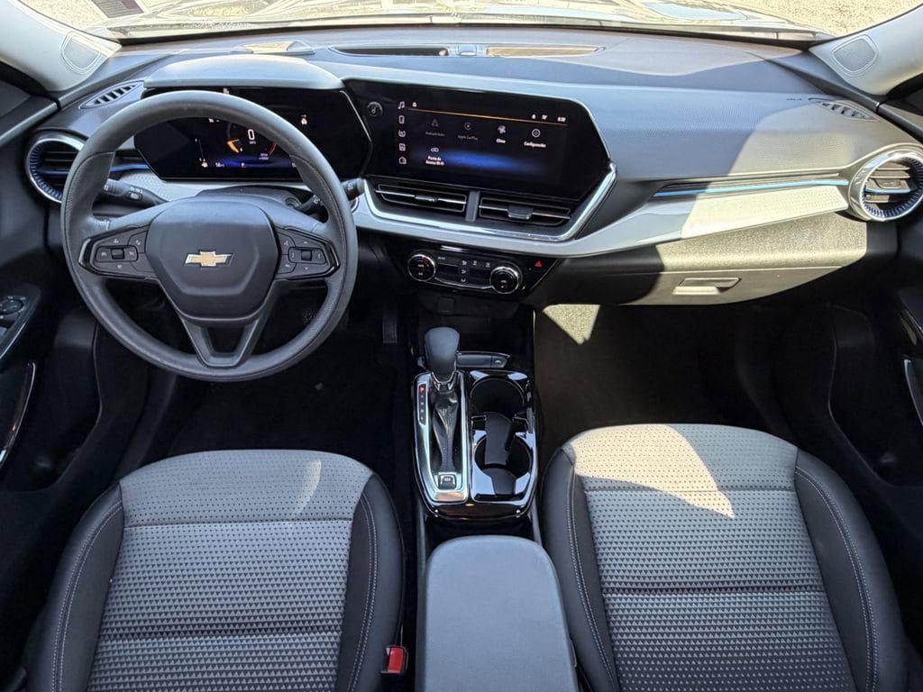 Certified 2025 Chevrolet Trax LT FWD image 12