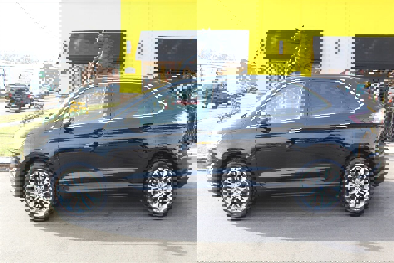 Used 2017 Ford Edge Titanium w/ Equipment Group 301A AWD/4WD image 21