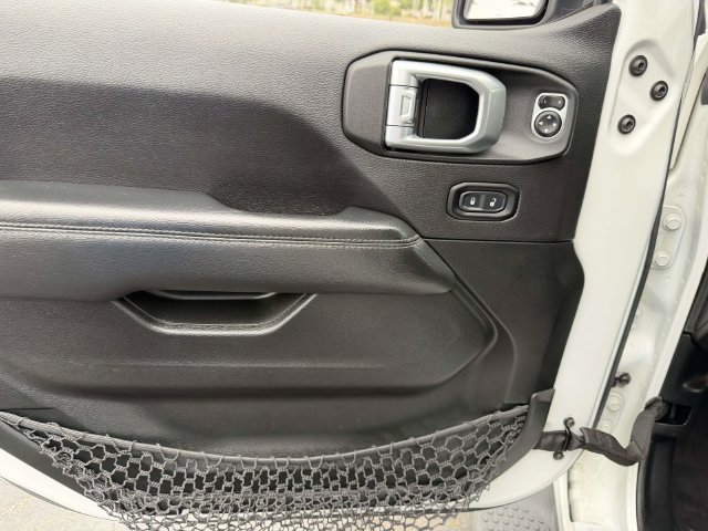 Used 2020 Jeep Wrangler Unlimited Sahara AWD/4WD image 17